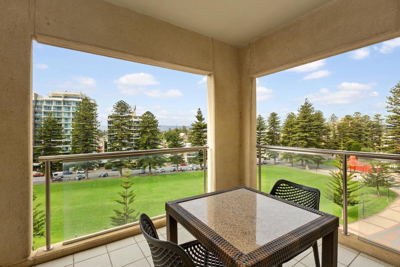 Belle Escapes - Glenelg Seaside Apartment Exteriör bild