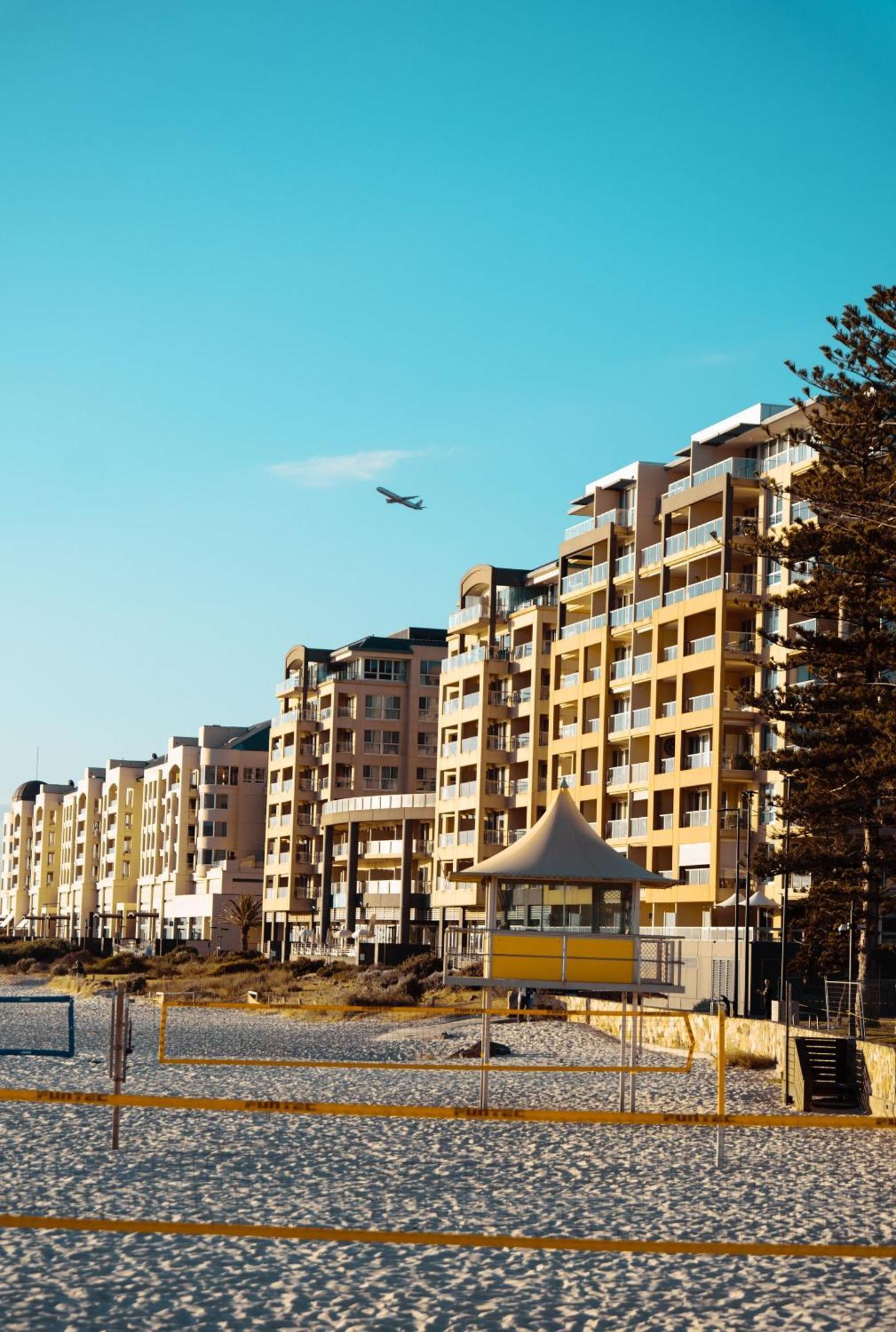 Belle Escapes - Glenelg Seaside Apartment Exteriör bild