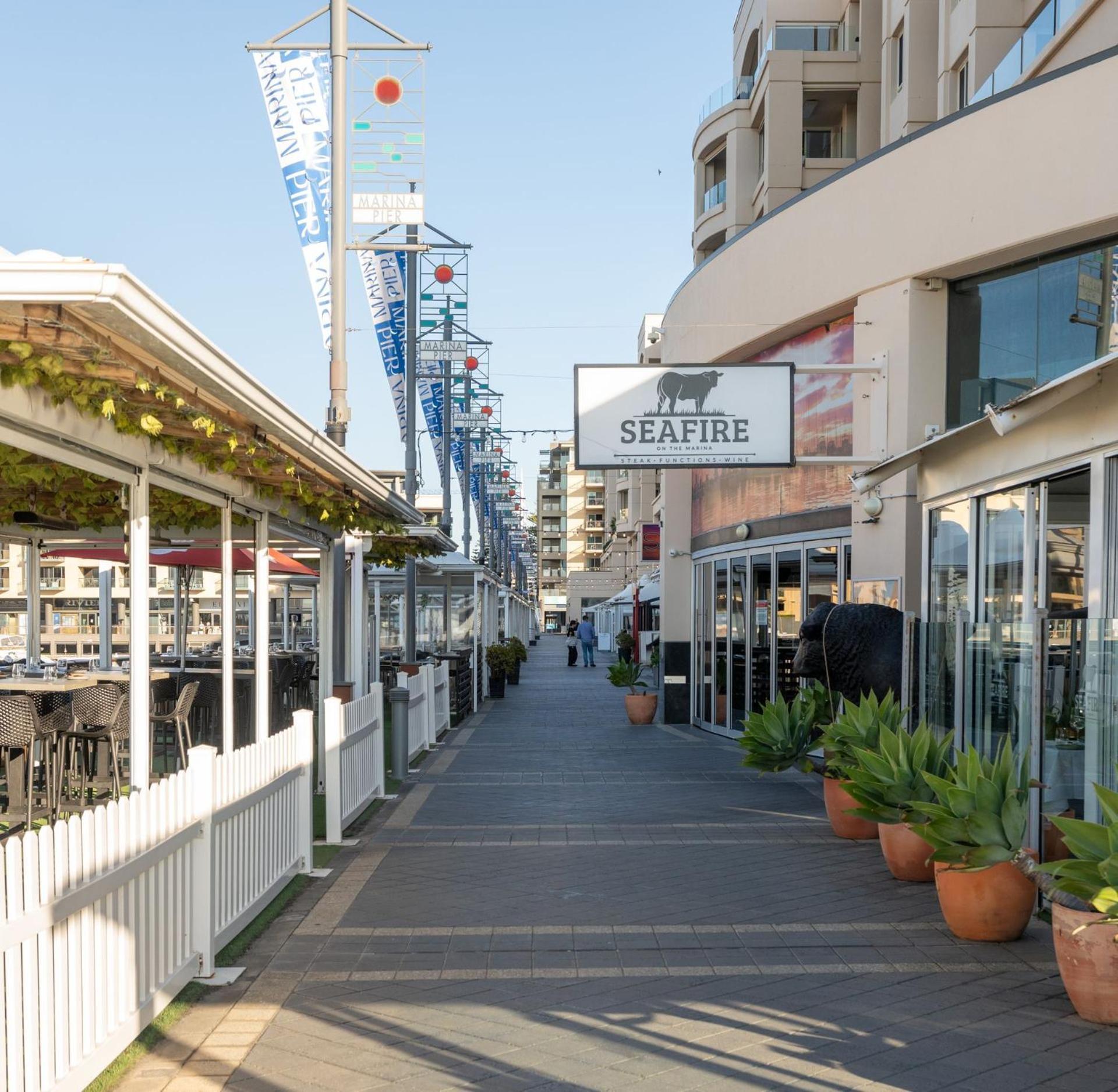 Belle Escapes - Glenelg Seaside Apartment Exteriör bild